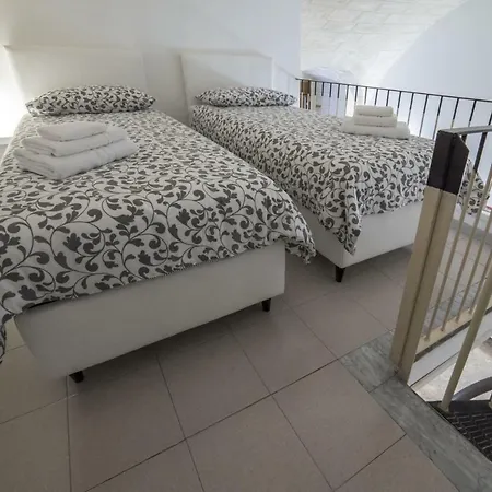 Marga's House Apartment Bari